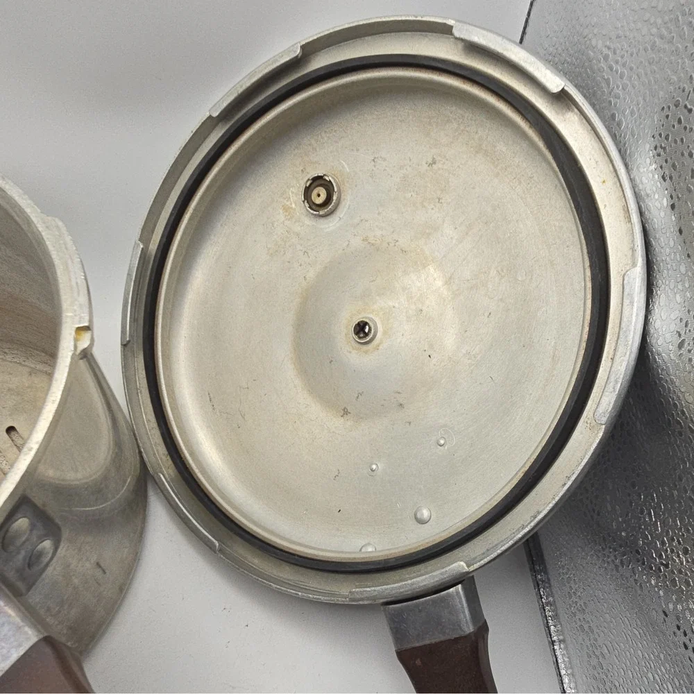 Presto Cook-Master 604 4 Qt Aluminum Stove Top Pressure Cooker w/ Lid